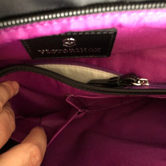 Victorinox Victoria Black Expandable Carry-all Business Laptop Tote Slide-On - Picture 13 of 16